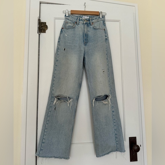 Zara Blogger Fave Wide Leg High Waisted Jeans sku 6045 - Picture 3 of 8